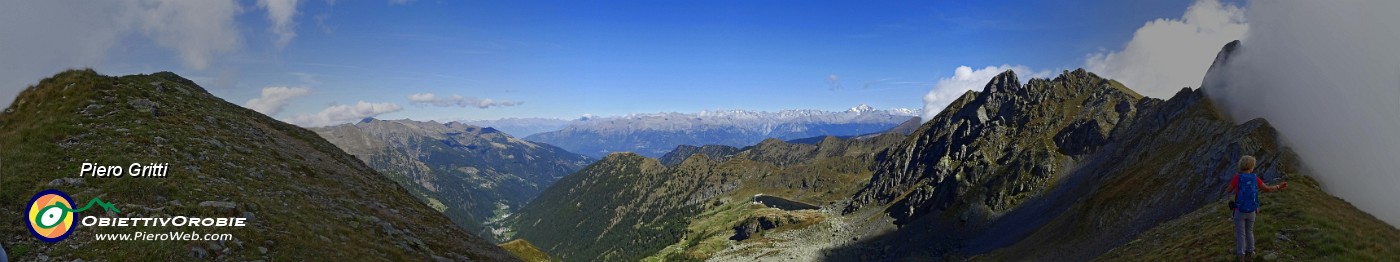 38 Sbuffi di nebbia risalenti dal versante brembano.jpg